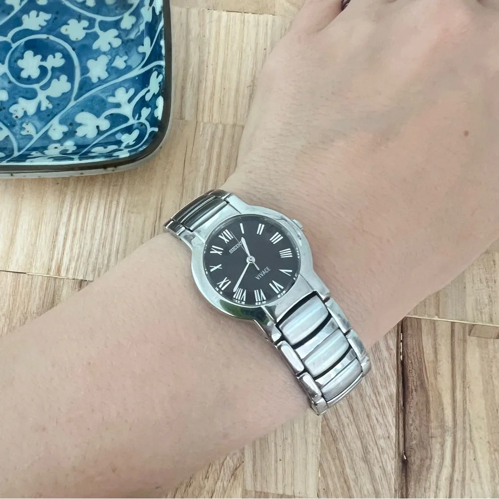 Seiko vivace ladies black dial stainless steel dress watch NEW BATTERY
